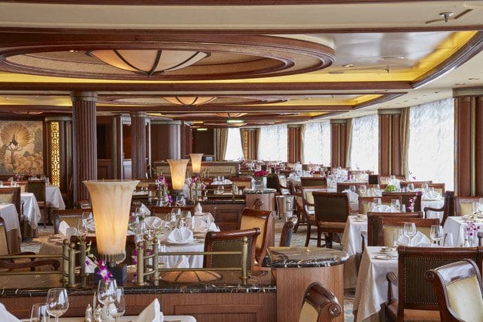 Cunard - Queen Elizabeth - Queen's Grill Restaurant 1.jpg